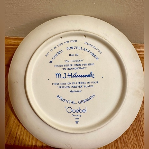 MJ Hummel #292 “Meditation” Plate Porcelain Collectible - Picture 4 of 7